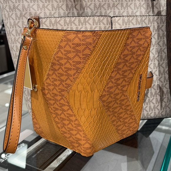 MICHAEL KORS JST LG DOUBLE ZIP WRISTLET WALLET PHONE HOLDER 
Cider Multi 
NWT - Picture 11 of 16